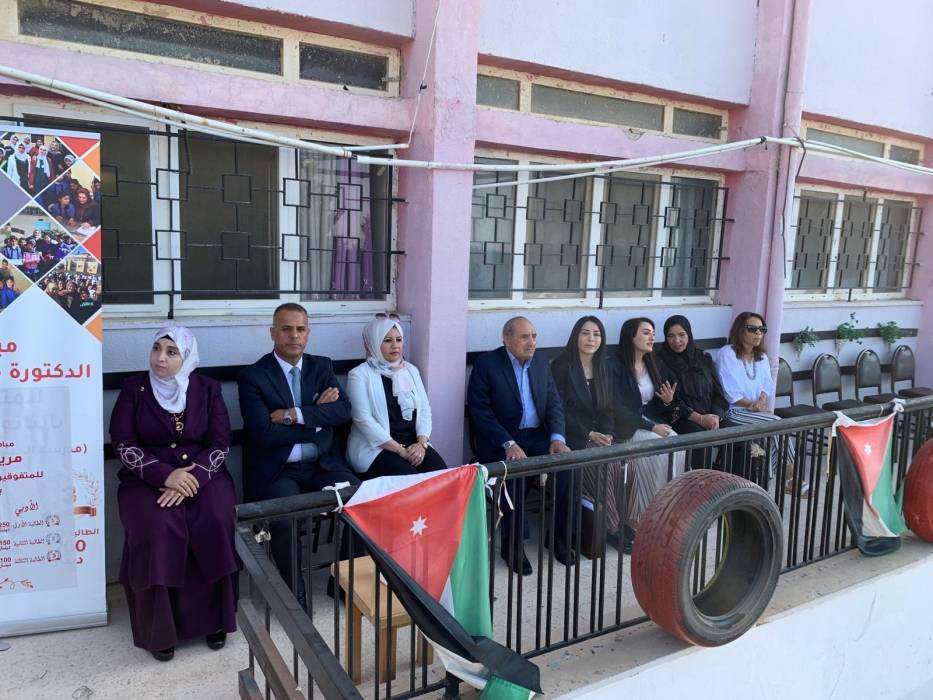 أسرة الدكتورة مريم اللوزي تكرّم أوائل الجبيهة الثانوية للبنات برعاية مدير تربية لواء الجامعة...صور وفيديو