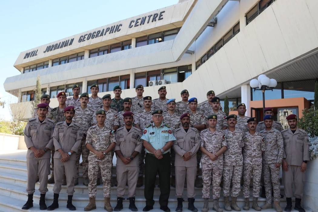 زيارة مدرسة الاستخبارات العسكريه الى المركز الجغرافي الملكي الأردني ...صور
