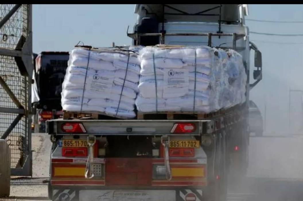 إسرائيل تعيد إغلاق كرم أبو سالم.. وتمنع إدخال المساعدات لغزة