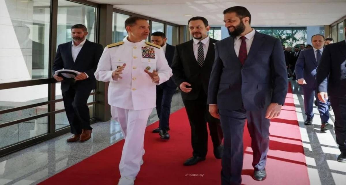 الشرع يستقبل قائد القيادة المركزية الأميركية في دمشق