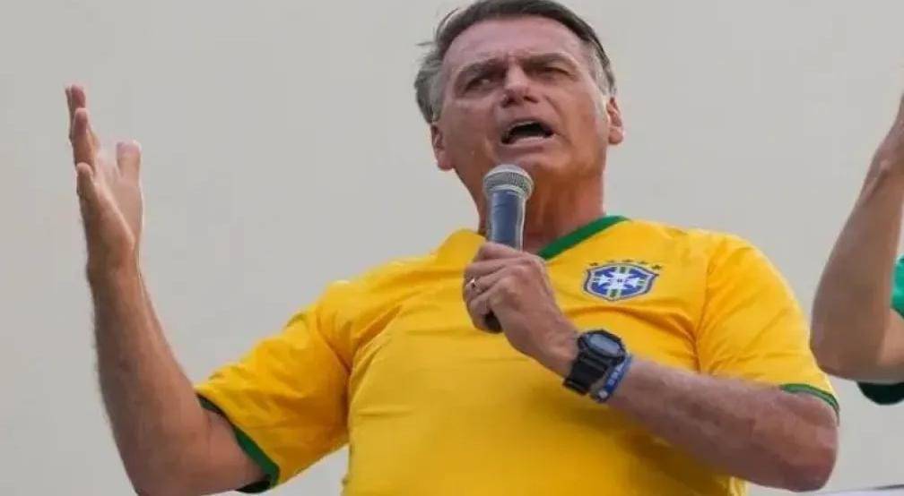 27 عامًا سجنًا.. حكم تاريخي ضد الرئيس البرازيلي السابق بولسونارو