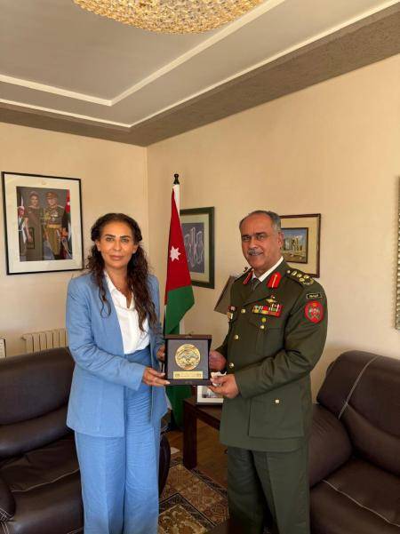 غنيمات تستقبل الملحق العسكري الاردني في المغرب العبادي