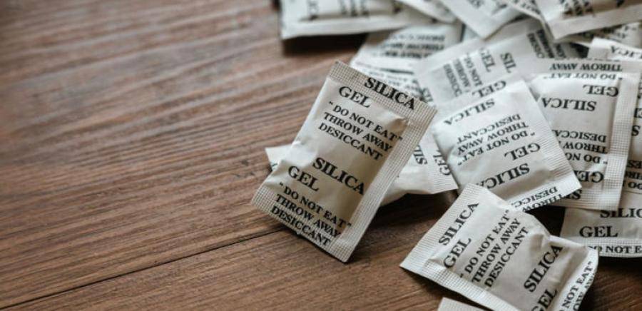 ما الهدف من حفظ أكياس هلام السيليكا التي تأتي في العبوات؟ إليكم الإجابة
