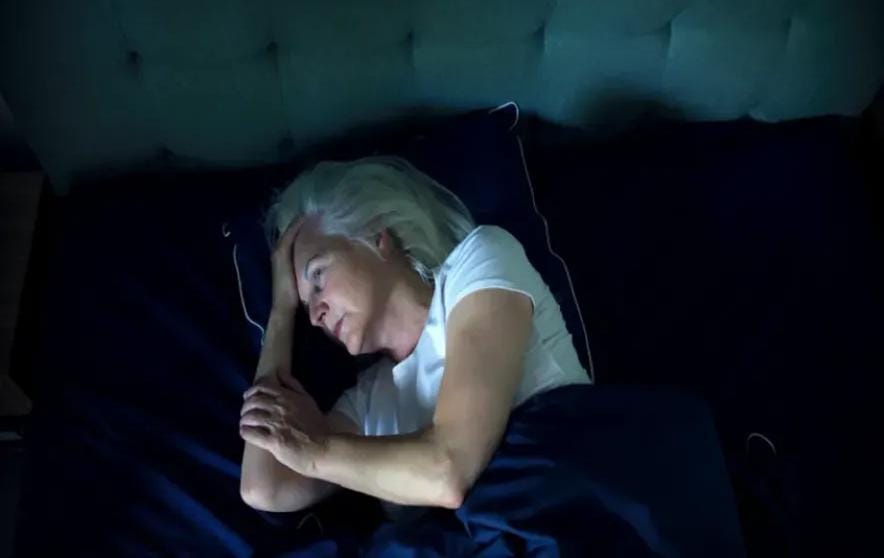 «الأرق يدمر الدماغ».. دراسة تحذر: 3.5 سنوات من الشيخوخة لكل من لا ينام جيدًا