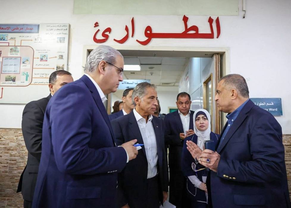 رئيس الوزراء يتفقد مستشفى الزرقاء ويوجه بزيادة أسرّة العناية الحثيثة