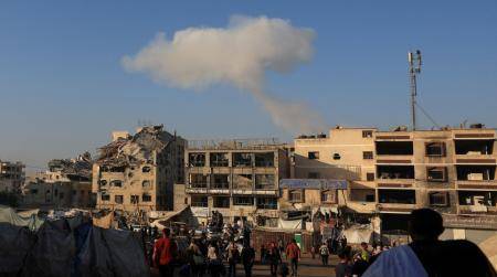 شهداء وجرحى بقصف الاحتلال خيمة نازحين بدير البلح