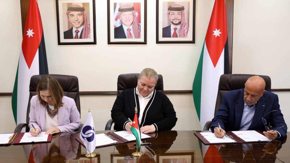 توقيع اتفاقيتي منحتين لتوسعة محطة معالجة عين غزال