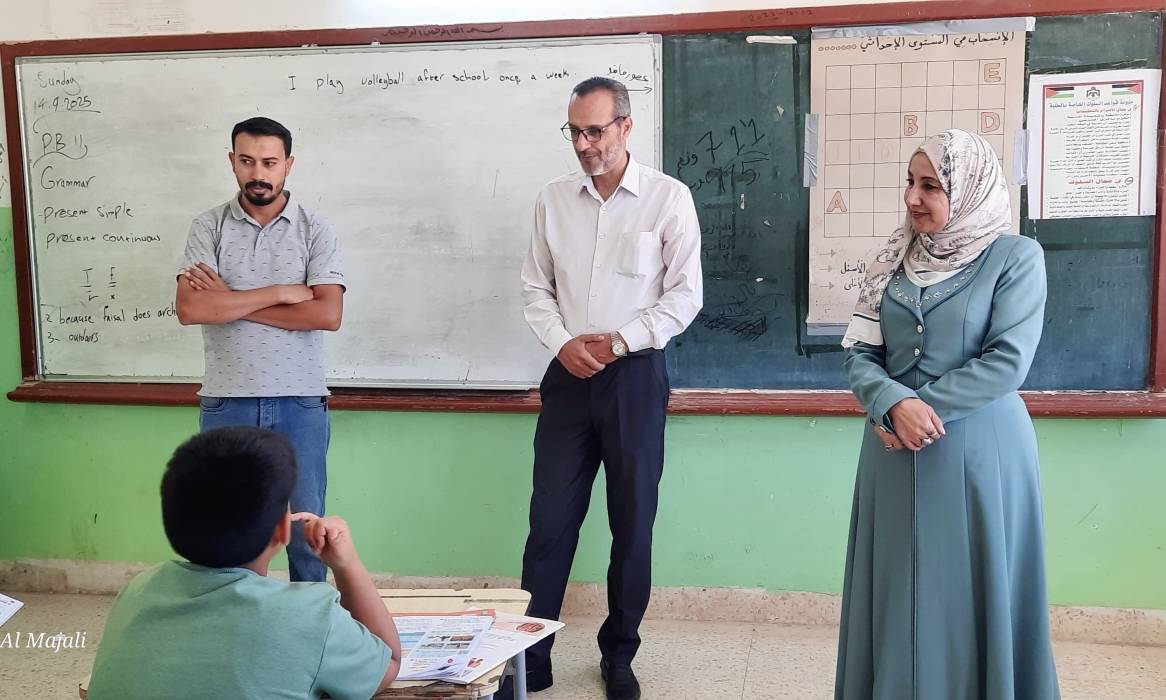 مديرة تربية القصر تتفقد مدارس منطقة حمود وتشيد بجهود الكوادر التعليمية