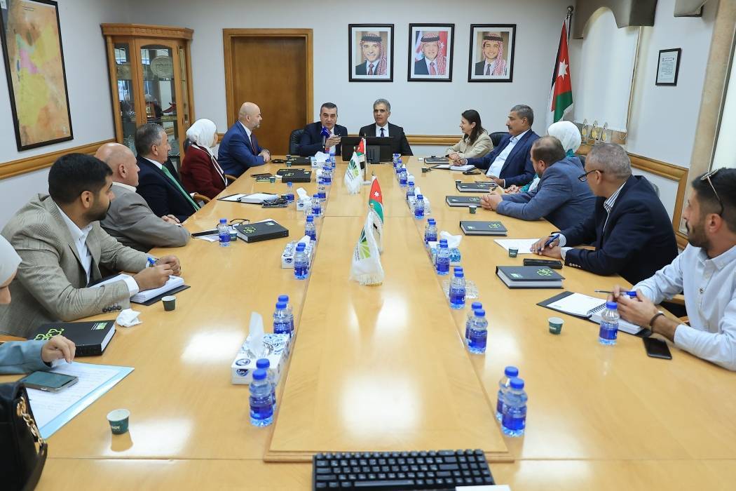 الطاقة النيابية تطلع على خطط واستراتيجيات شركة توزيع الكهرباء وتشيد بدورها في خدمة القطاع