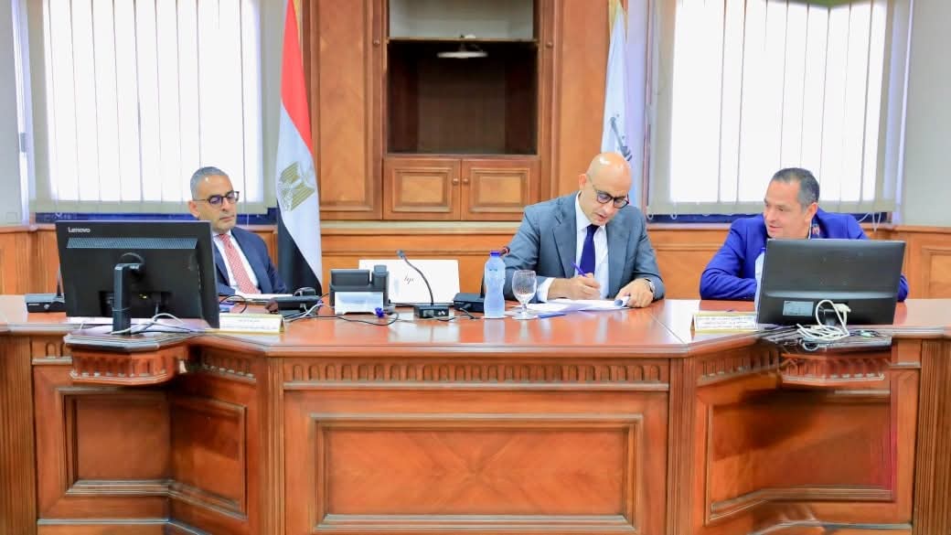 الوزير يقود سباقا مع الزمن لتجهيز المدارس قبل بدء الدراسة.. ويعلن: لا تهاون مع الكثافات