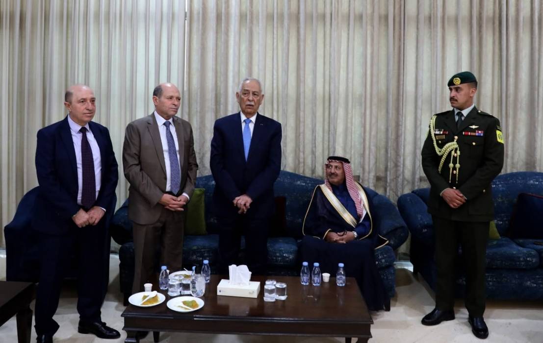 الديوان الملكي يعزي عشيرة المومني وآل ريال وآل السقا