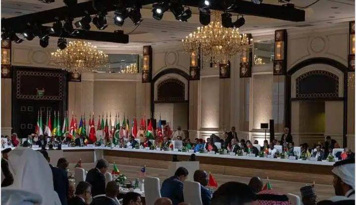 القادة العرب الحاضرون والغائبون عن قمة الدوحة