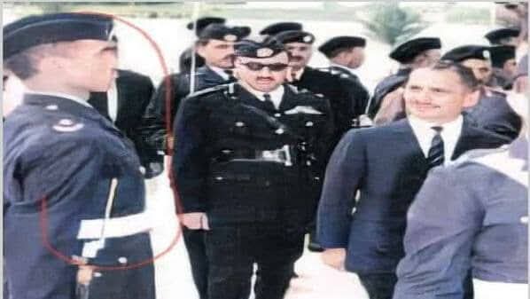 الملك الحسين يستعرض فوج الشرطة الثاني بكلية العبدلي 1965