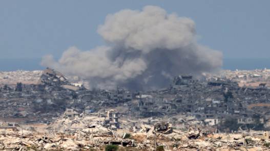الاحتلال يستهدف مدينة غزة بغارات عنيفة ويوسّع تفجيره للمنازل والبنايات