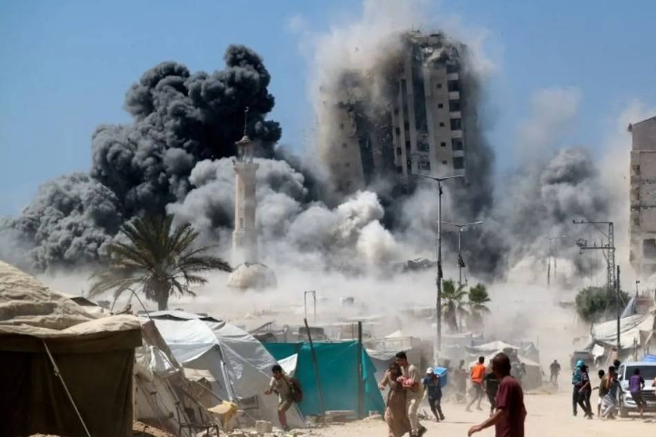 فرقتان رئيسيتان تهاجمان غزة و3 فرق تنتظر التدخل