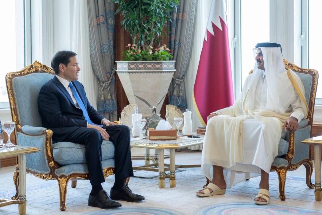 أمير دولة قطر  يستقبل وزير الخارجية الأمريكي في الدوحة