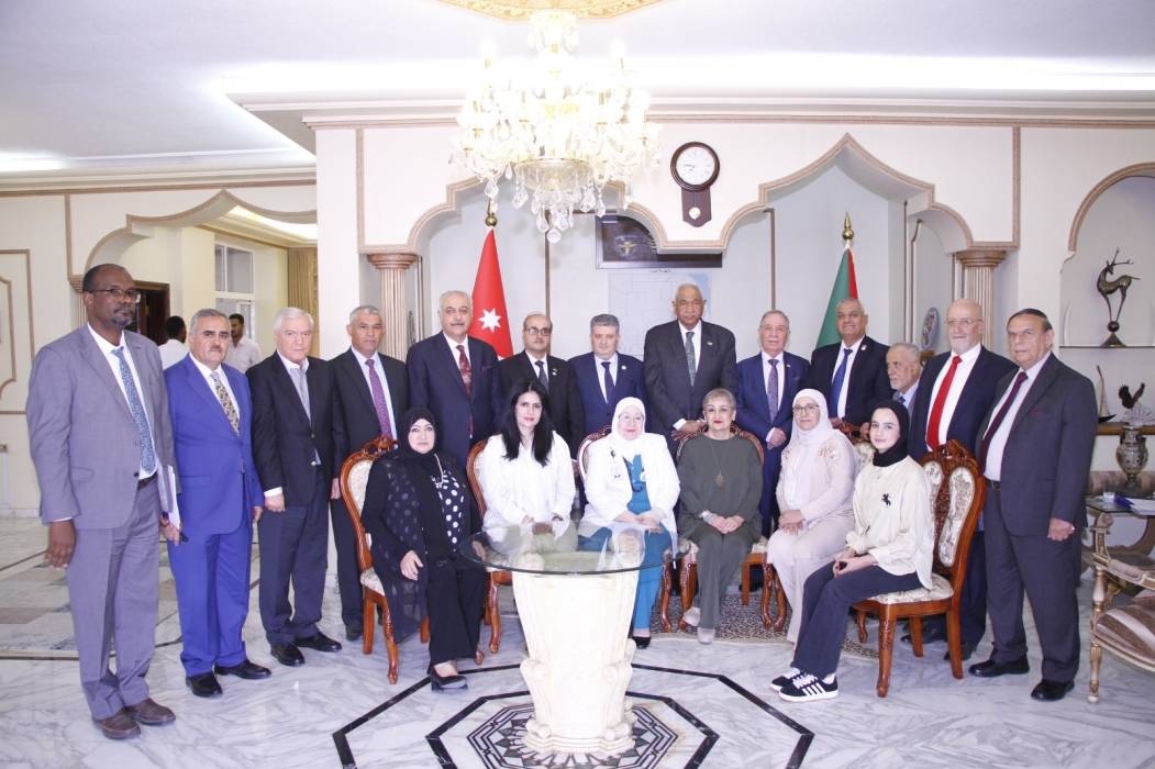 السفير سوار الذهب يلتقي رئيس وأعضاء وفد جمعية عَون الثقافية الوطنية ...صور