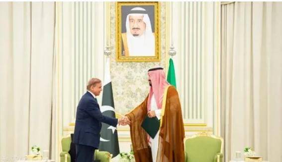 السعودية وباكستان توقعان اتفاقية للدفاع الاستراتيجي المشترك