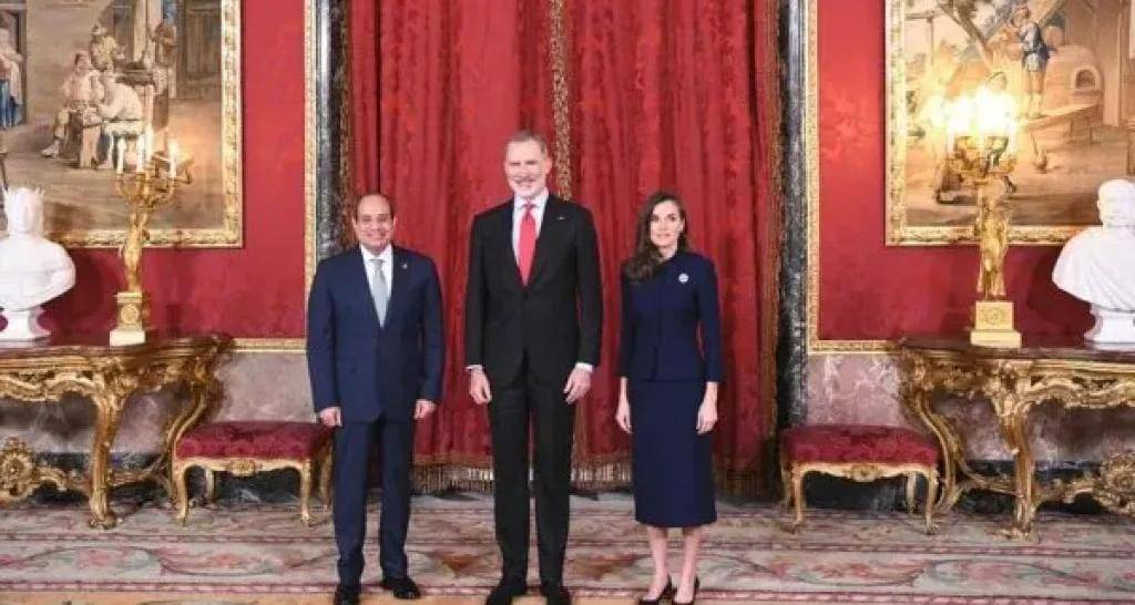 وقفة ملكية أمام قبر السادات.. ماذا فعل ملك إسبانيا في أول أيام زيارته لمصر؟