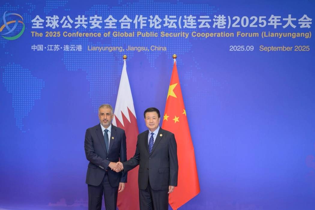 وزير الدولة للشؤون الداخلية القطري يجتمع مع وزير الأمن العام الصيني