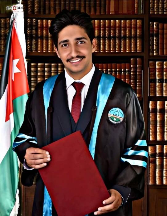 سلطان إبراهيم القلاب يهنئ الإعلامي داود حميدان بمناسبة تخرجه