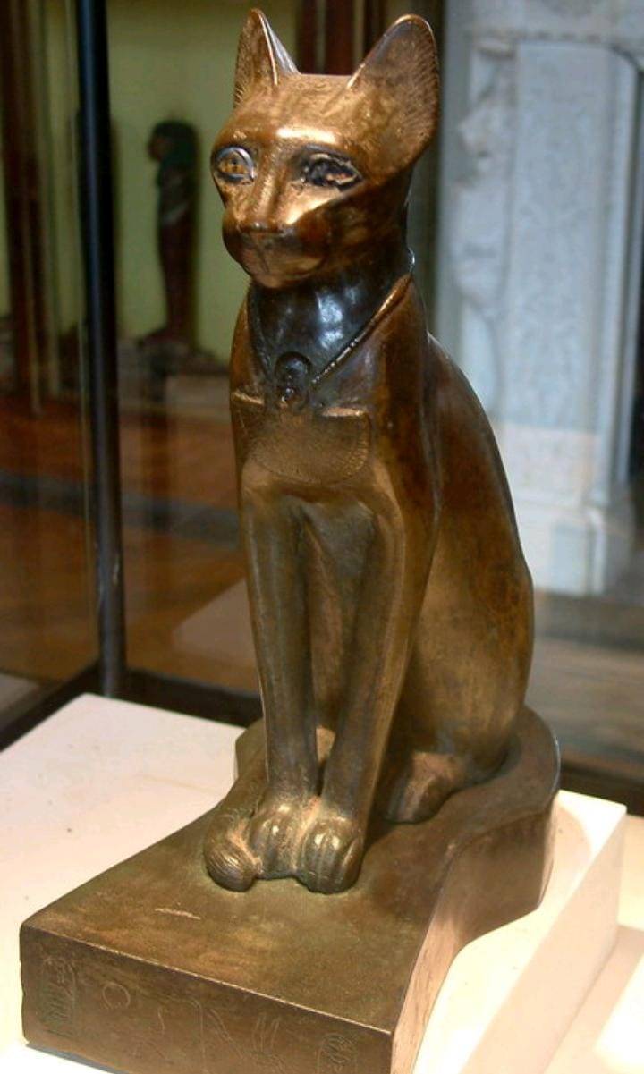 سرقة في وضح النهار.. موظفة ترميم تسرق أثرًا نادرًا وتبيعه بـ180 ألف جنيه