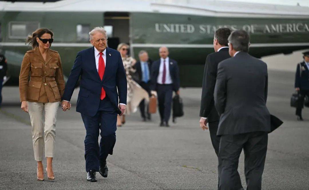 البيت الأبيض: عطل فني يتسبب في تغيير الرئيس الأمريكي لمروحيته خلال العودة من بريطانيا