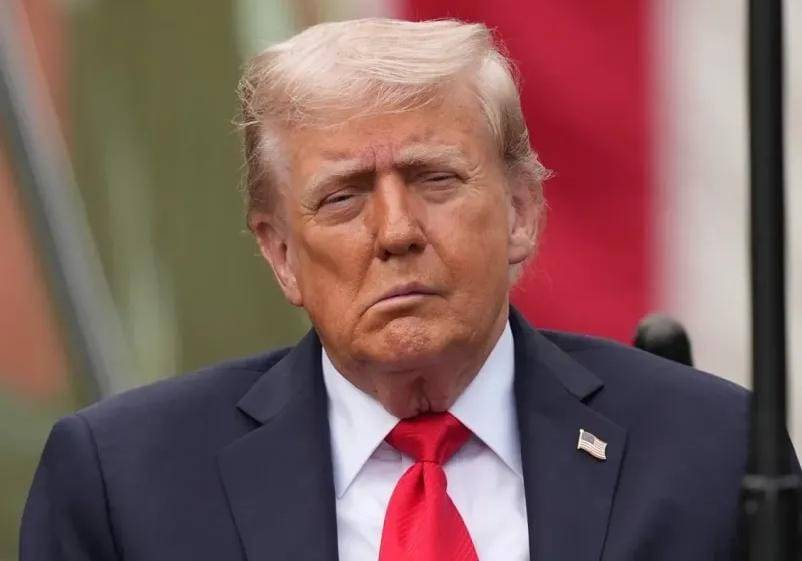 ترمب يعلن الحرب على وسائل الإعلام ويهدد بسحب التراخيص