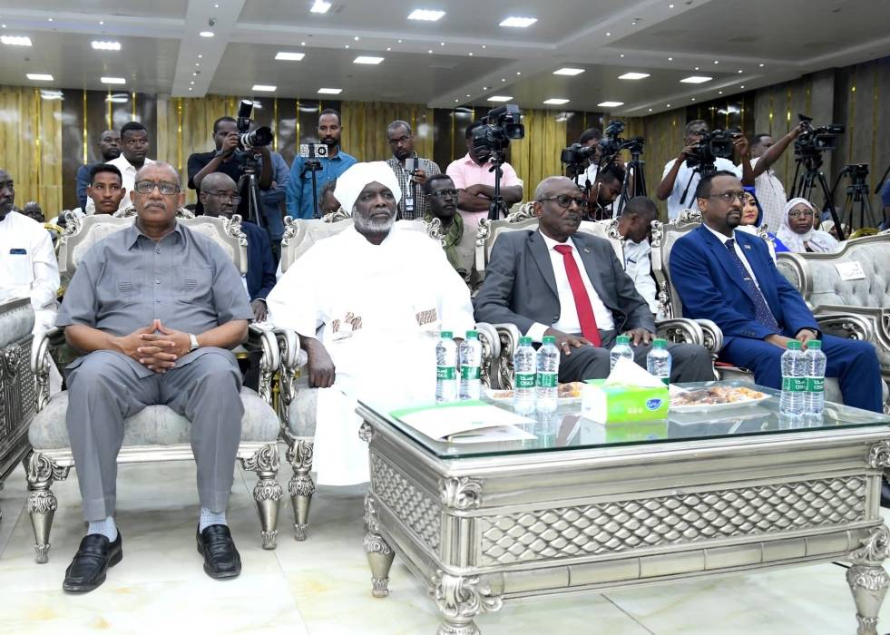 كامل إدريس يدشن أعمال اللجنة الوطنية لفك حصار الفاشر