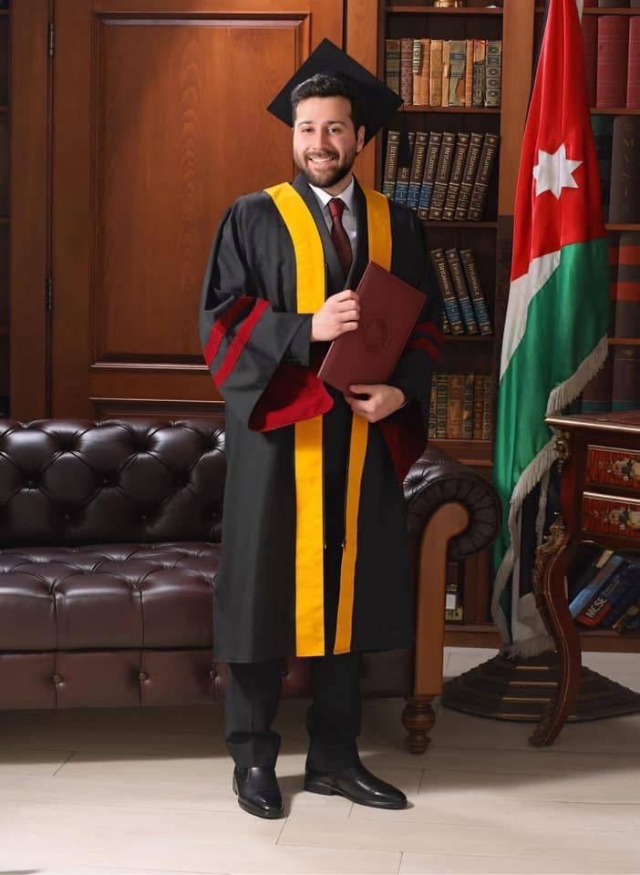 الشوابكة ينال شهادة البكالوريوس من الجامعة الأمريكية