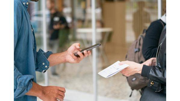 المركزي: لا خطط لفرض عمولات على التحويلات المالية للأفراد عبر “كليك”