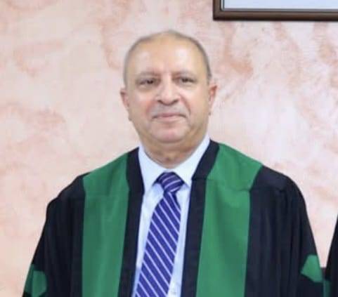 المحامي خالد أبو دلو يهنئ الدكتور كامل خورشيد بمباشرة عمله في العلوم التطبيقية