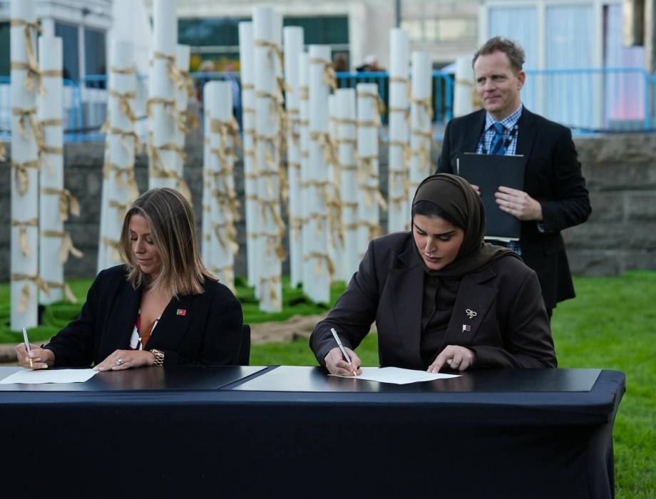 قطر توقع على إعلان حماية العاملين في المجال الإنساني