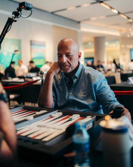 حدادين يغادر إلى الامارات للمشاركة في بطولة دبي الدولية