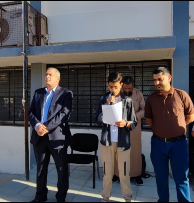 الشديفات يحضر الطابور الصباحي في أسيد ويكرم حافظ القرآن