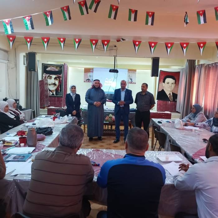 النعيمات يتابع ورشة إعداد معلم ومدقق مهني