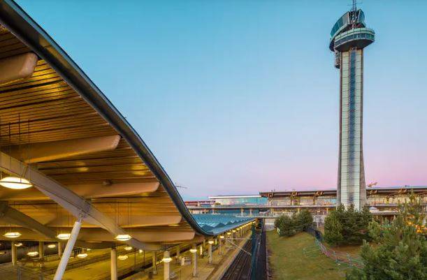 إعادة فتح مطاري كوبنهاغن وأوسلو بعد رصد مسيرات مجهولة