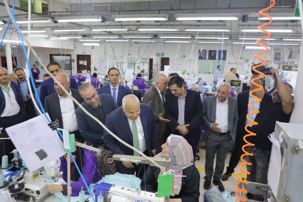 وزير العمل في جولة ميدانية على مصانع مدينة الحسن الصناعية في اربد