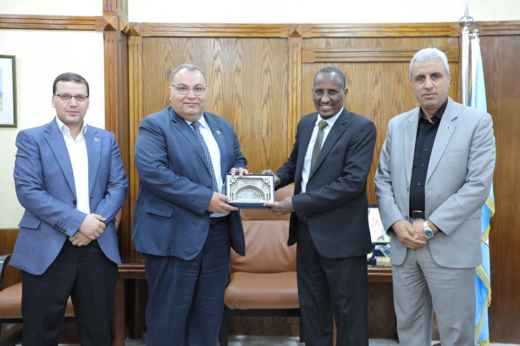 جامعة الزرقاء تستقبل رئيس مجلس إدارة وكالة تنمية تكنولوجيا المعلومات والاتصالات التشادية (ADETIC)