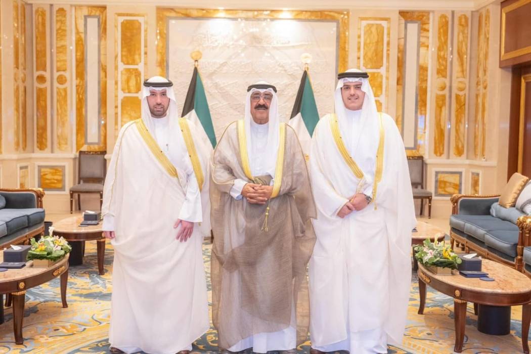 أمير الكويت يجسد الأبوة