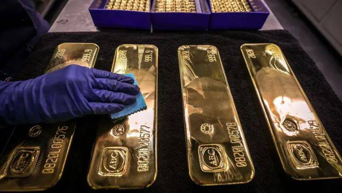 أسعار الذهب تهبط من قمة تاريخية بفعل عمليات جني أرباح