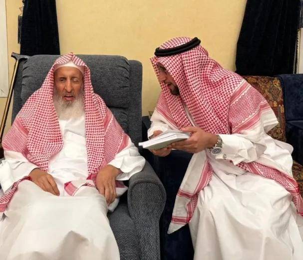 آخر ظهور لمفتي السعودية ‘‘عبدالعزيز آل الشيخ’’ قبل وفاته.. ماذا كان يفعل؟