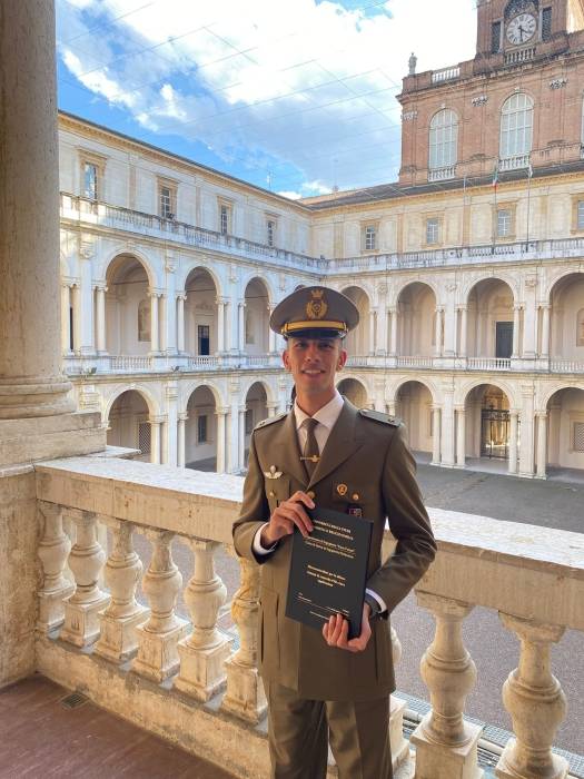 مبارك لـ محمد مالك بني عيسى التخريج  من ايطاليا