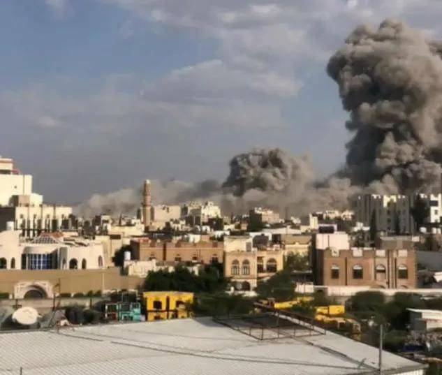 عاجل: قصف صنعاء بـ65 قنبلة إسرائيلية وجماعة الحوثي تعلن حصيلة الضحايا: استهدف منطقة سكنية