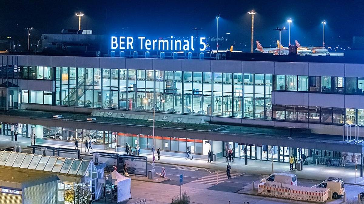 مطار برلين لا يزال في وضع استثنائي بعد هجوم إلكتروني عطّل أنظمة الأمتعة