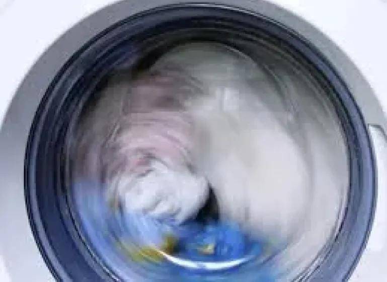 محكمة الجنايات الكويتية تقضي بإعدام خادمة فلبينية بعد إدانتها بقتل رضيع داخل غسالة ملابس