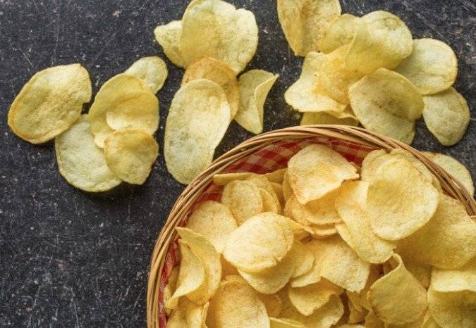 مخاطر تناول رقائق البطاطس يوميًا والبدائل الصحية المتاحة