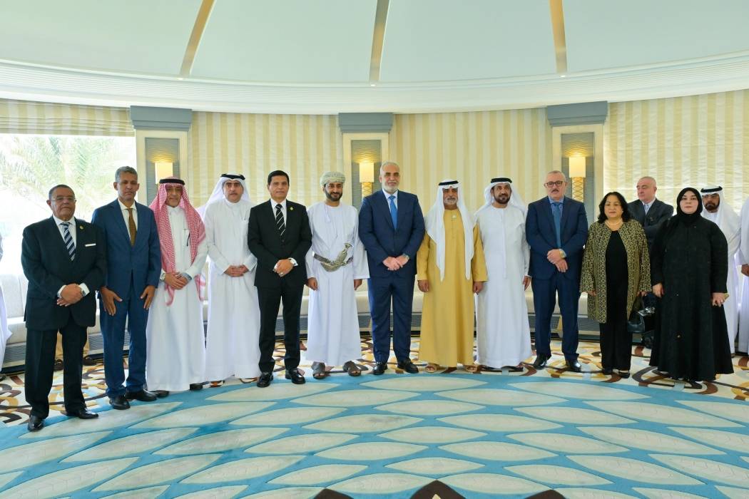معالي الشيخ نهيان بن مبارك يستقبل وفدًا من البرلمان العربي برئاسة اليماحي في مجلسه بأبوظبي