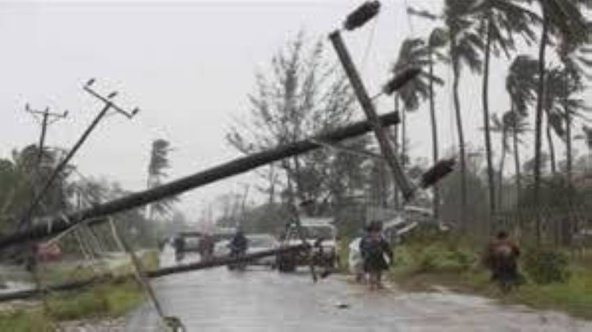 مصرع 3 أشخاص وإجلاء 400 ألف بسبب عاصفة قوية في الفلبين