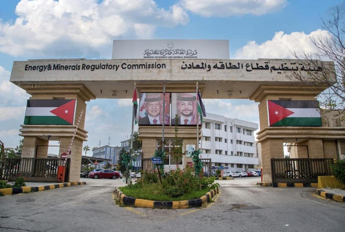 الطاقة تتلقى 1076 طلبا للحصول على تراخيص الشهر الماضي